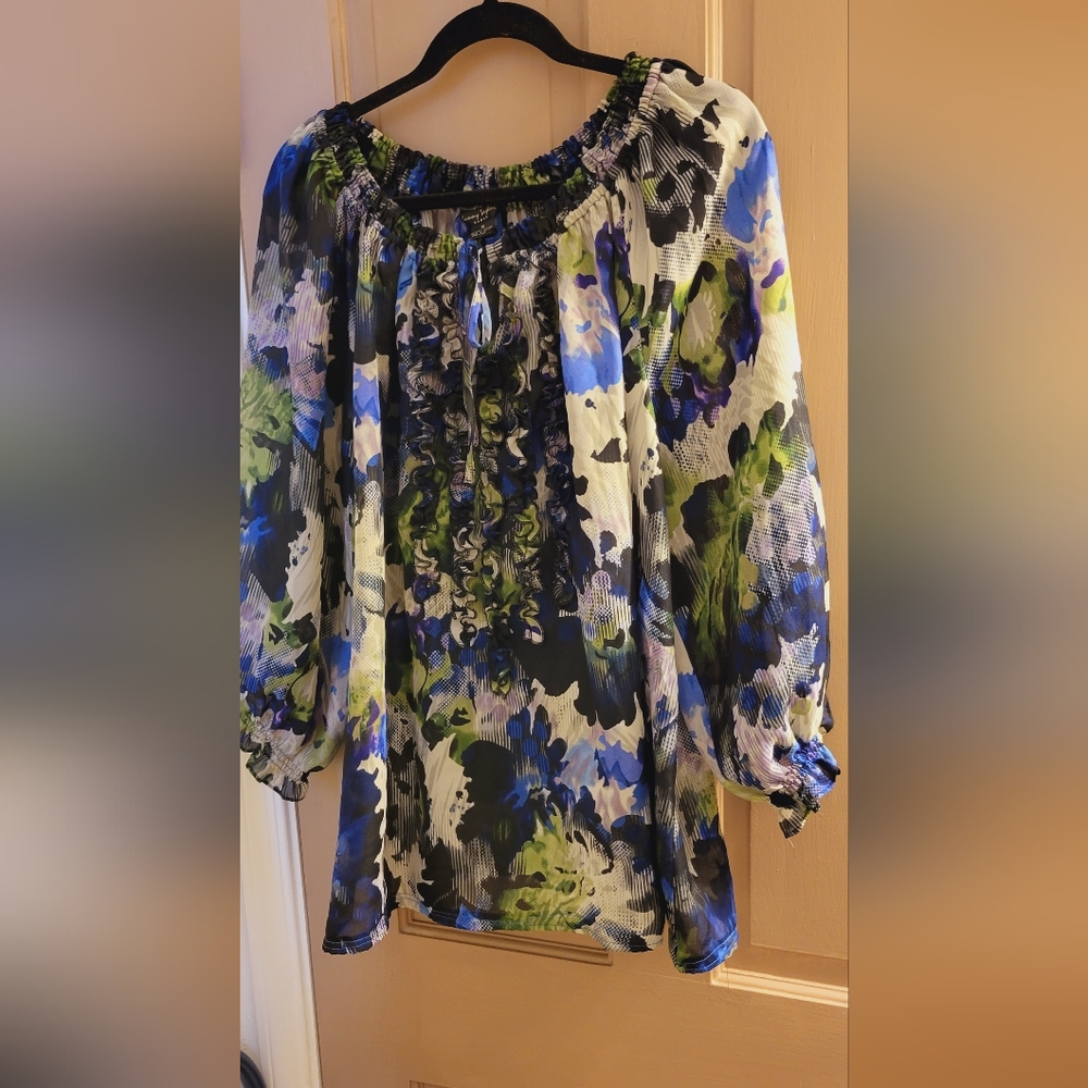* 1x Sunny Taylor flowy top